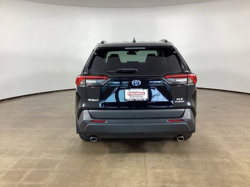 Used 2021 Toyota RAV4 XLE w/ XLE Grade Weather Package AWD/4WD image 10