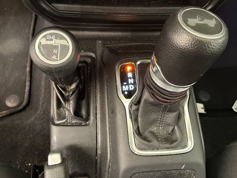 Used 2022 Jeep Wrangler Unlimited Sport AWD/4WD image 21