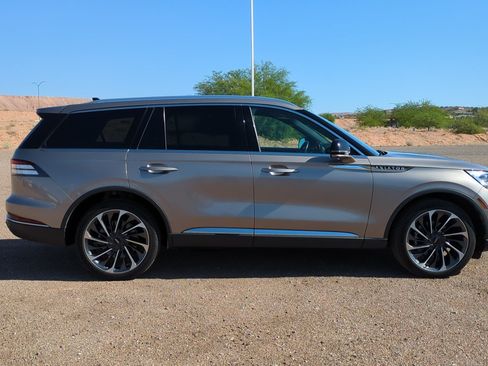 Used 2021 Lincoln Aviator Reserve w/ Equipment Group 202A AWD/4WD image 2