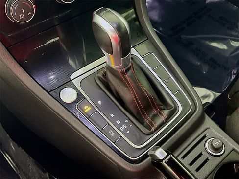 Used 2017 Volkswagen GTI SE image 16