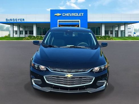 Used 2018 Chevrolet Malibu Premier w/ Driver Confidence Package FWD image 2