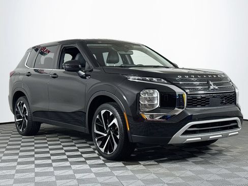 Used 2023 Mitsubishi Outlander SE AWD/4WD image 1