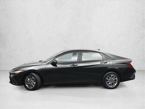 Used 2024 Hyundai Elantra SEL FWD image 7