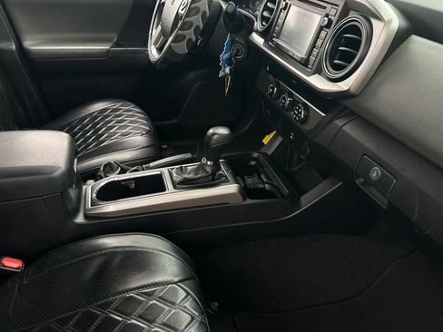 Used 2019 Toyota Tacoma SR5 image 16