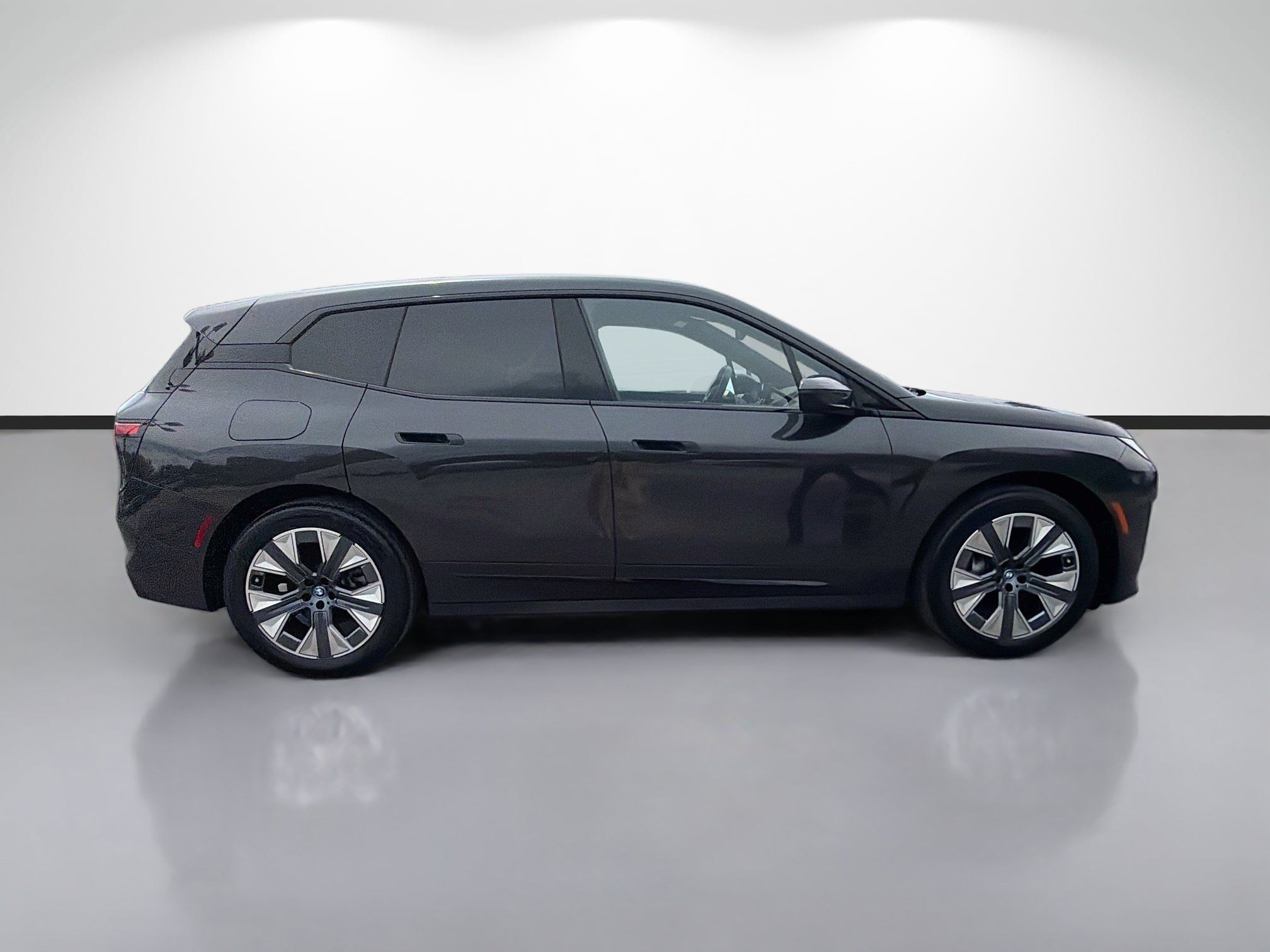 Used 2024 BMW iX xDrive50 w/ Convenience Package AWD/4WD image 2