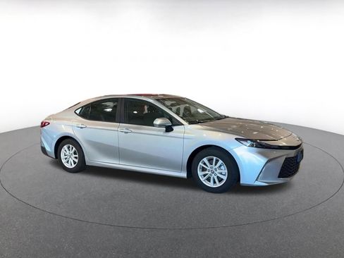 Used 2025 Toyota Camry LE image 2