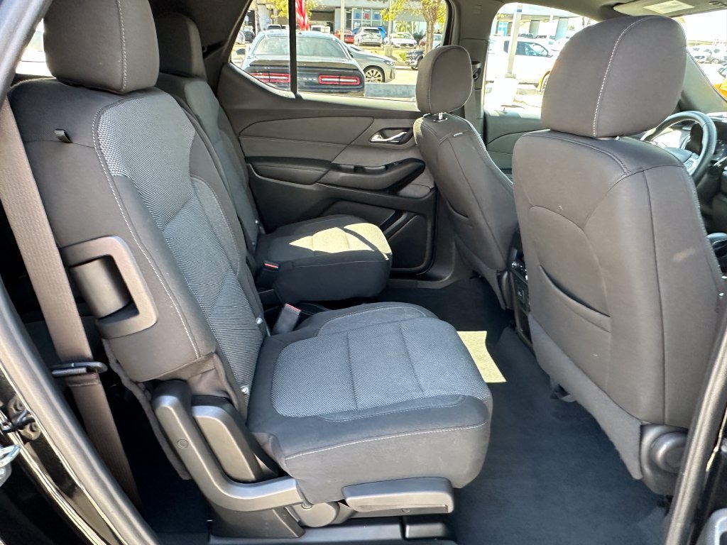 Used 2023 Chevrolet Traverse LT w/ LPO, Cargo Package AWD/4WD image 19