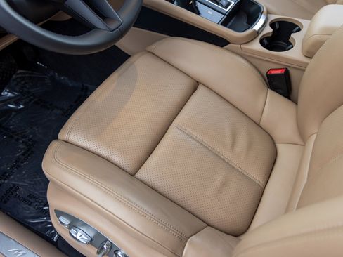 Certified 2023 Porsche Macan S image 26