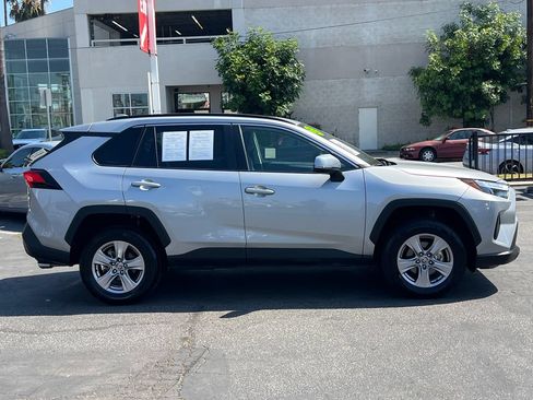 Used 2025 Toyota RAV4 XLE FWD image 9