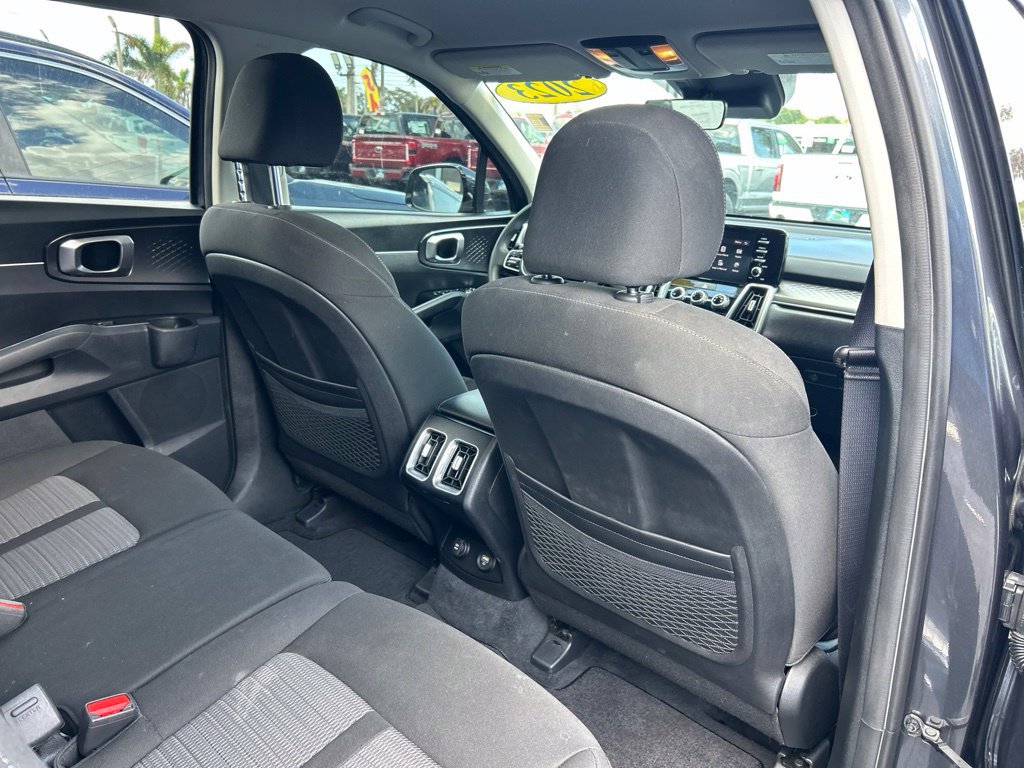 Used 2023 Kia Sorento LX FWD image 45
