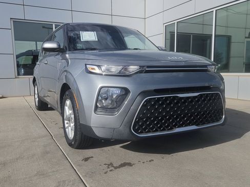 Used 2022 Kia Soul LX w/ Technology Package FWD image 4