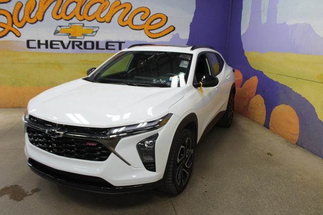 Used 2024 Chevrolet Trax RS w/ Sunroof Package FWD image 4
