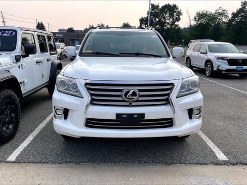 Used 2014 Lexus LX 570 4WD w/ Luxury Package image 4
