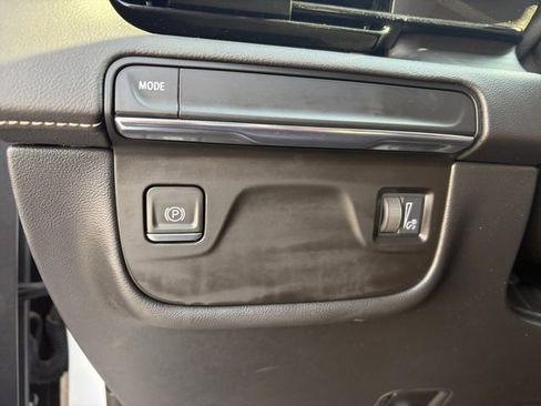 Used 2021 Cadillac Escalade Premium Luxury RWD image 5