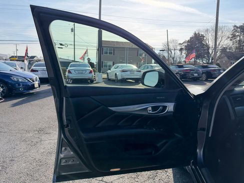 Used 2016 INFINITI Q70 3.7 image 9