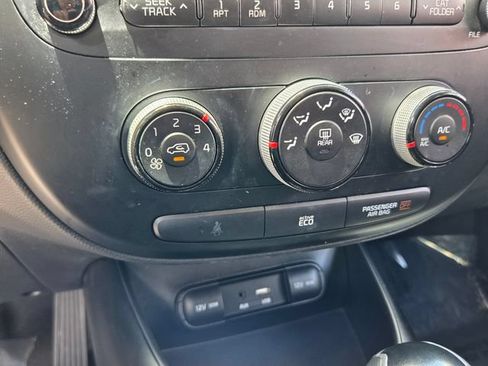 Used 2016 Kia Soul FWD image 23
