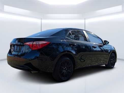Used 2019 Toyota Corolla LE image 3