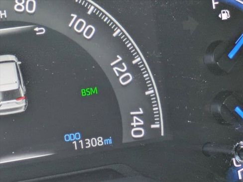Used 2024 Toyota RAV4 XLE AWD/4WD image 9