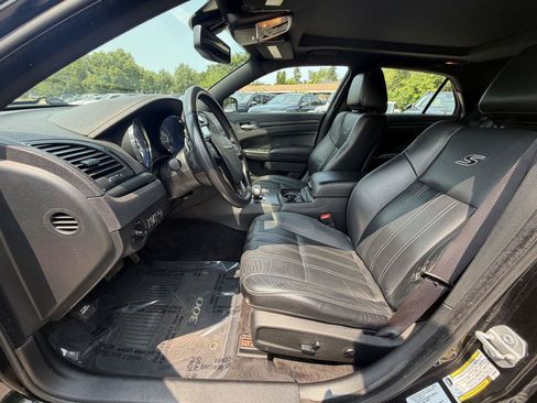 Used 2014 Chrysler 300 S AWD/4WD image 9