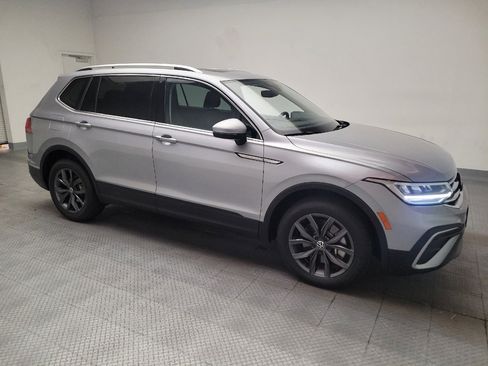 Used 2023 Volkswagen Tiguan SE w/ Panoramic Sunroof Package FWD image 11