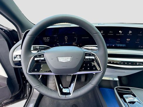 New 2025 Cadillac Lyriq Luxury image 11