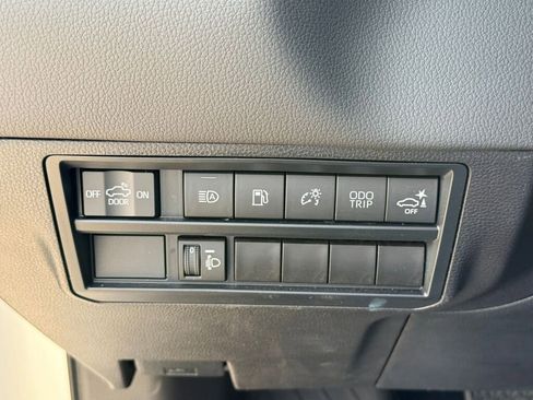 Used 2024 Toyota Tundra Limited image 31