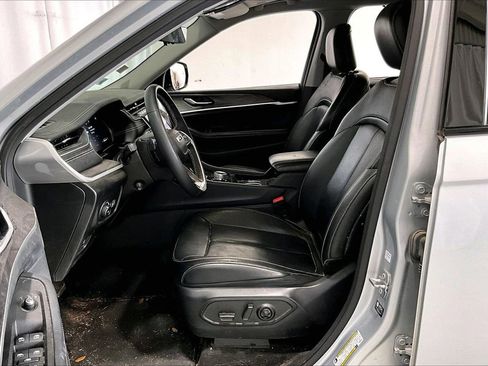 Used 2023 Jeep Grand Cherokee L Limited w/ Luxury Tech Group II image 15