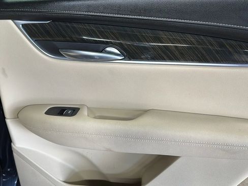 Used 2018 Cadillac XT5 AWD image 16