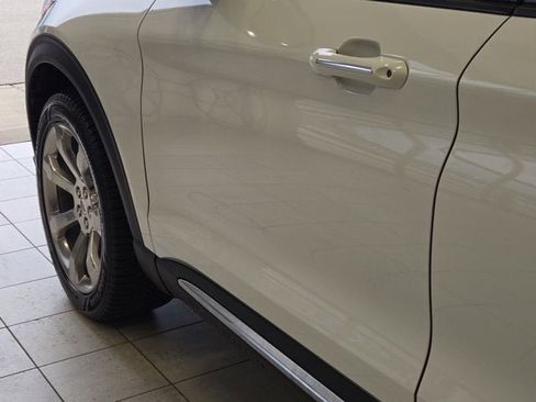 Used 2020 Ford Explorer Platinum w/ Premium Technology Package image 18