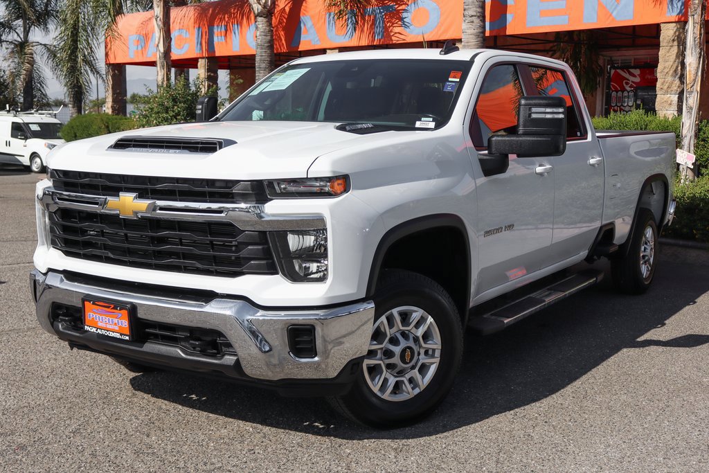 Used 2024 Chevrolet Silverado 2500 LT AWD/4WD image 4