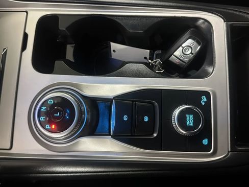 Used 2022 Ford Explorer XLT AWD/4WD image 12