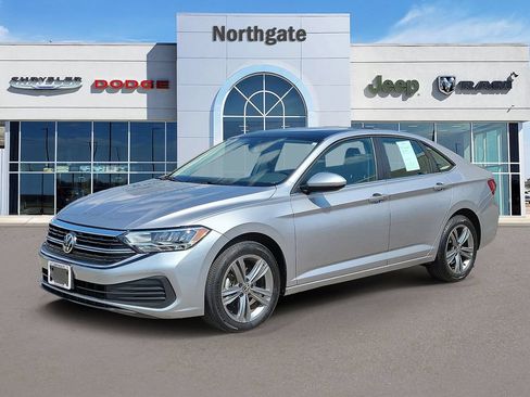 Used 2024 Volkswagen Jetta SE FWD image 2