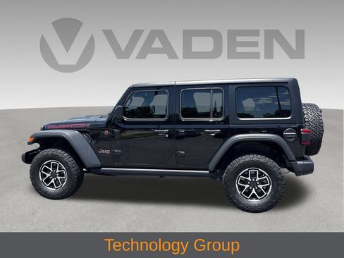Used 2025 Jeep Wrangler Unlimited Rubicon w/ Convenience Group AWD/4WD image 18