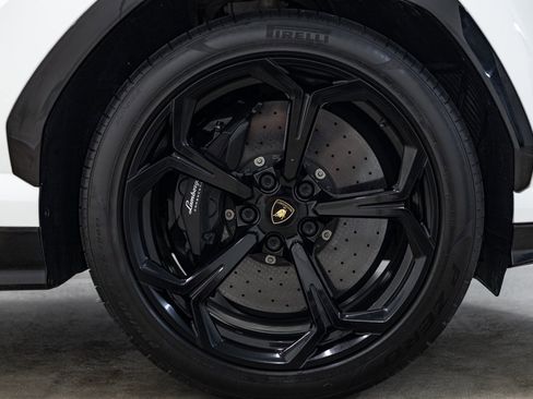 Used 2021 Lamborghini Urus image 12