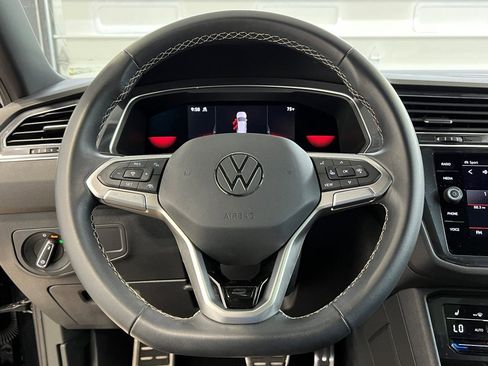 Used 2023 Volkswagen Tiguan SE R-Line image 23