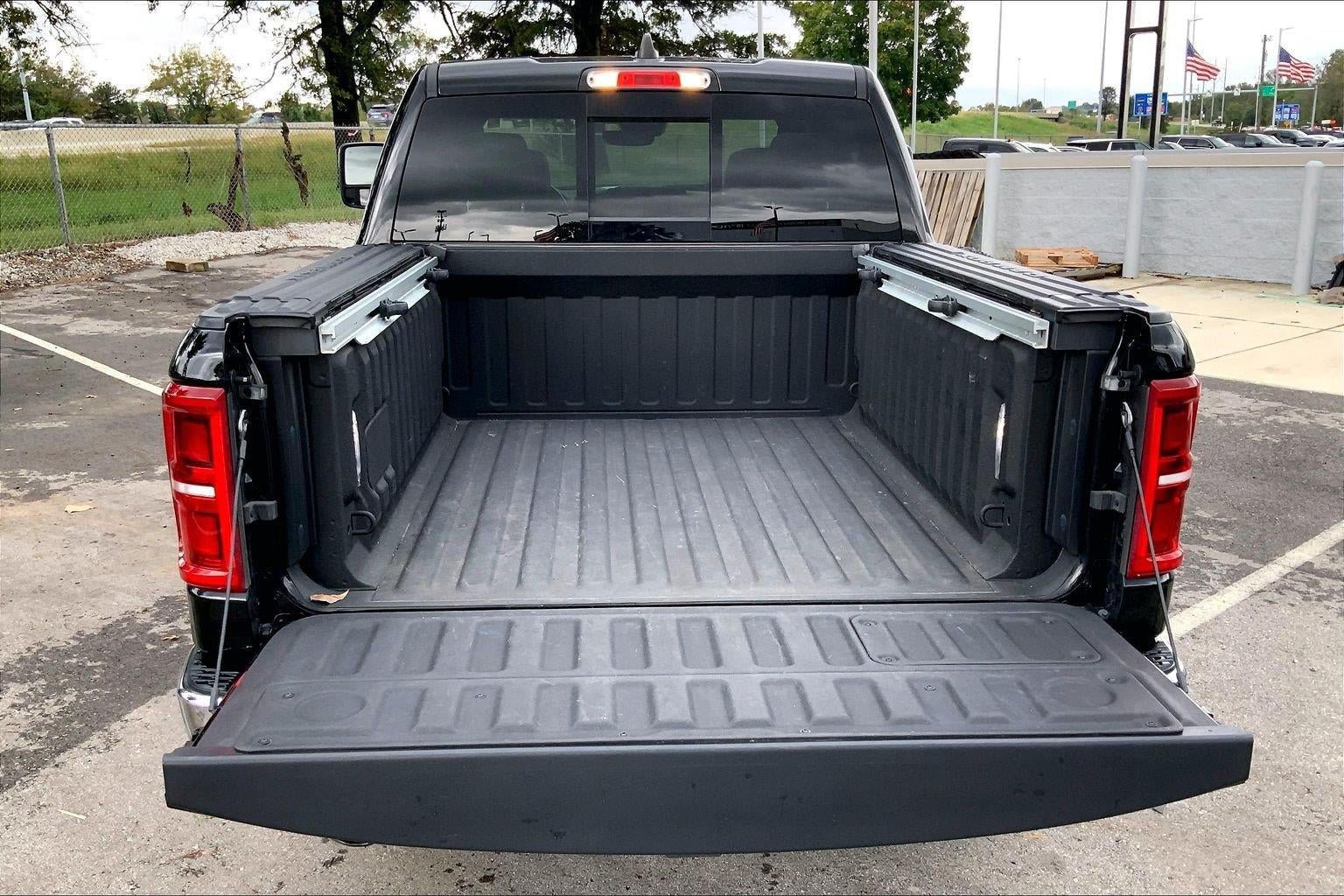 Used 2025 RAM 1500 Limited w/ Trailer Tow Group AWD/4WD image 4