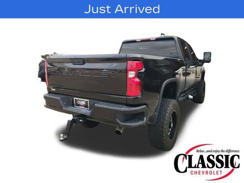 Used 2024 Chevrolet Silverado 2500 Custom w/ Custom Value Package image 9