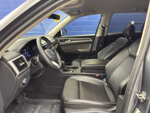 Used 2023 Volkswagen Atlas SE image 13