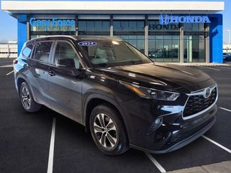 Used 2024 Toyota Highlander XLE AWD/4WD video 1