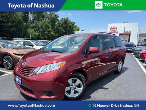 Used 2017 Toyota Sienna LE FWD image 1
