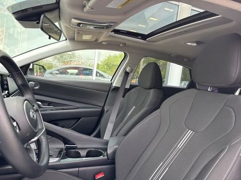 Used 2021 Hyundai Elantra SEL w/ Convenience + Premium Package image 13