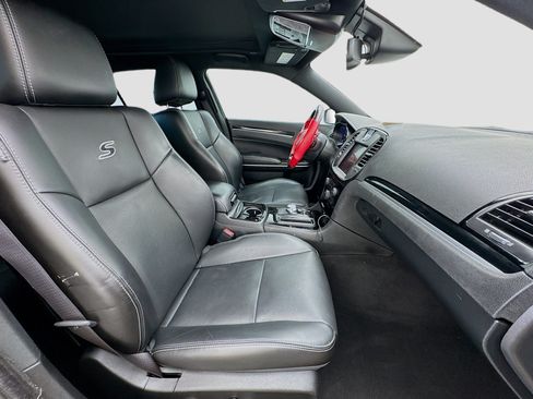 Used 2023 Chrysler 300 S w/ Comfort Group RWD image 17