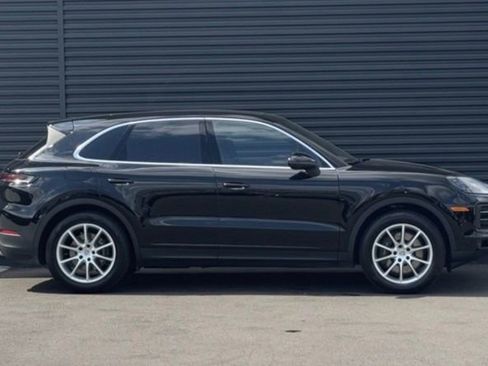 Used 2024 Porsche Cayenne image 8