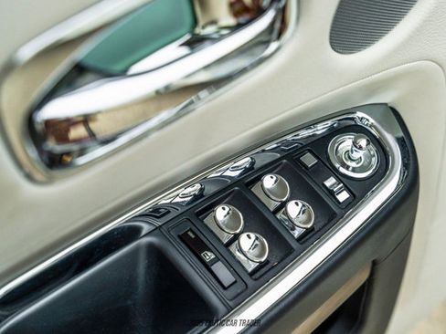 Used 2015 Rolls-Royce Ghost image 34