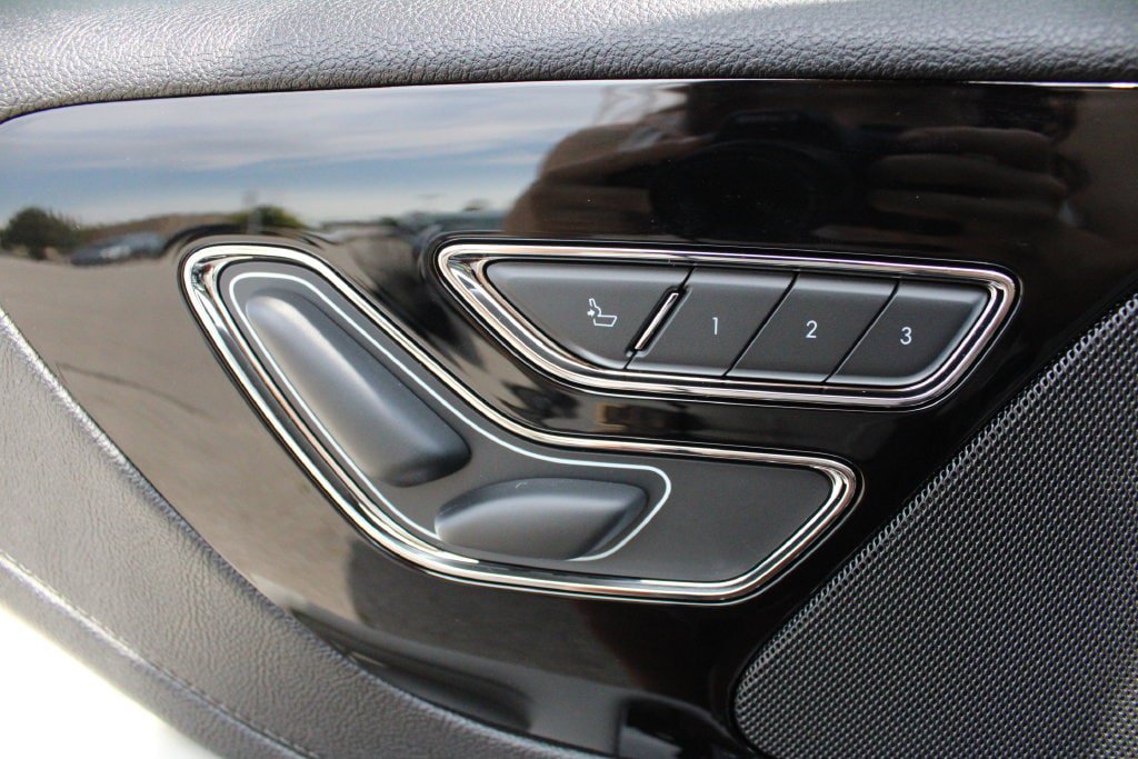 New 2027 Lincoln Aviator AWD image 3