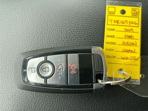 Used 2019 Ford Fusion SE image 35