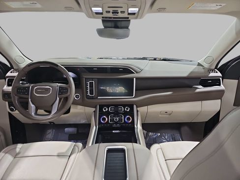 Certified 2024 GMC Yukon XL Denali w/ Advanced Technology Package AWD/4WD image 11
