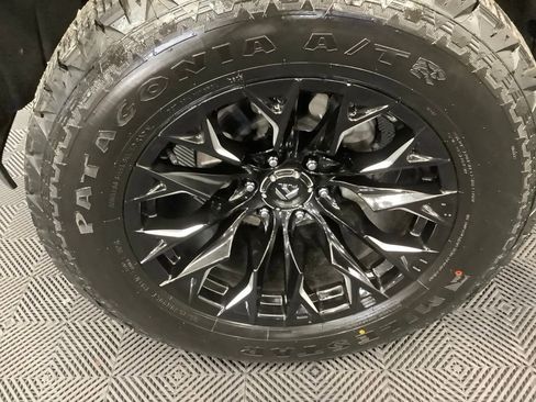 Used 2025 Chevrolet Silverado 1500 LT AWD/4WD image 2