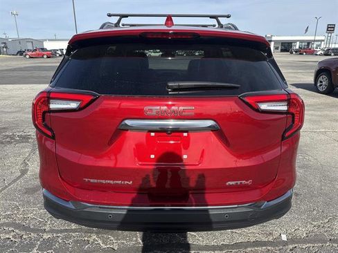 Used 2024 GMC Terrain AT4 image 5