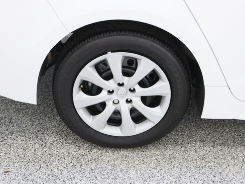Certified 2025 Toyota Corolla LE w/ Convenience Package FWD image 6